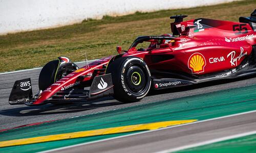 Επίδειξη δύναμης της Ferrari τη δεύτερη μέρα στη Βαρκελώνη thumb