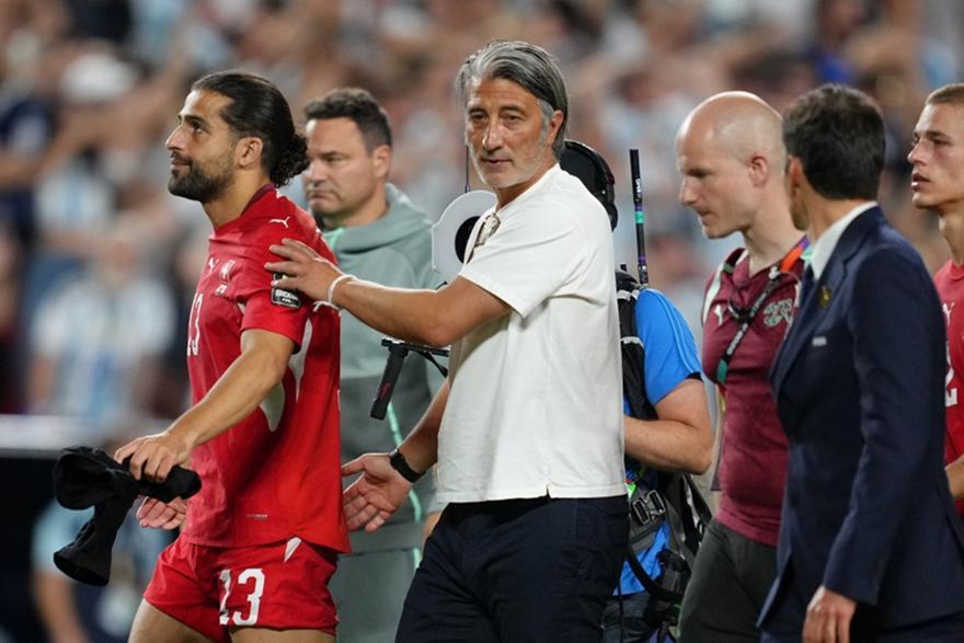«Ακατανόητη η αποβολή του Εμπολό. Κανόνας άσχετος με το ποδόσφαιρο» thumb