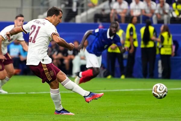 ΒΙΝΤΕΟ: Λάθος ο Ντιν, πέναλτι η Ισπανία και 1-0 με τον Ογιαρθάμπαλ! image