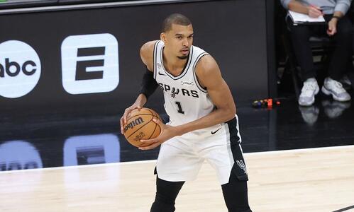 Γουεμπανιάμα μετά το Game 5: «Αυτό είναι το μεγαλύτερο μάθημα της ζωής μου» thumb