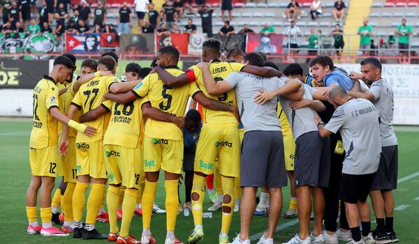Σπάρτακος – Krasava ΕΝΥ 0-2: Επαγγελματική πρόκριση μέσα στη βροχή image