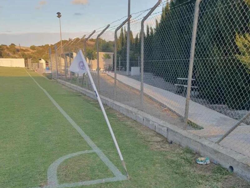 Επίλεκτη: Στο νοσοκομείο ποδοσφαιριστής μετά από πρόσκρουση σε τσιμεντένιο περιτοίχισμα thumb