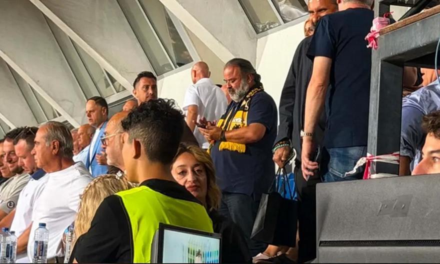 Στο γήπεδο της Σόφιας ο Ηλιόπουλος-Πήγε στα αποδυτήρια για να «ντοπάρει» τους παίκτες της ΑΕΚ thumb