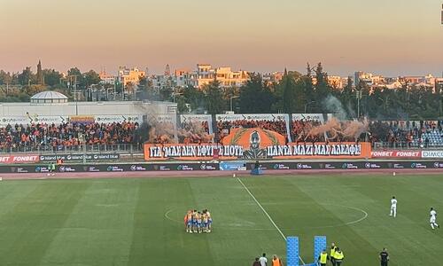 ΒΙΝΤΕΟ: Καπνογόνα και συγκίνηση για τον Χαράλαμπο thumb