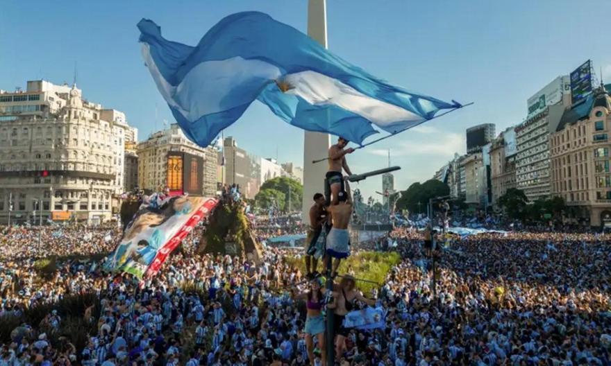 Αργία σήμερα στην Αργεντινή, θα κάνει βόλτα με την κούπα στο Μπουένος Άιρες  thumb