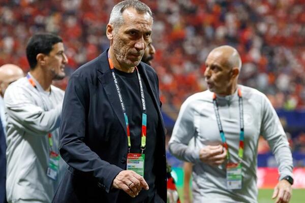 Ένταση με Δώνη στη συνέντευξη Τύπου μετά την τεσσάρα από την Ισπανία! image