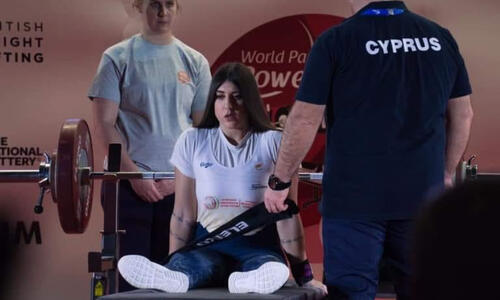 Η εντός έδρας φανέλα της Μάντσεστερ Σίτι (vid/pics) thumb