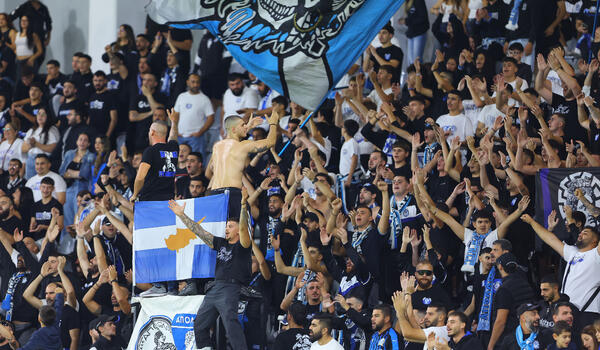 «Καπνός» 950 εισιτήρια στους «κυανόλευκους» image