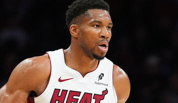 NBA: Βαριά ήττα για τους Χιτ - Εξαιρετικός ο Αντετοκούνμπο (vid) image