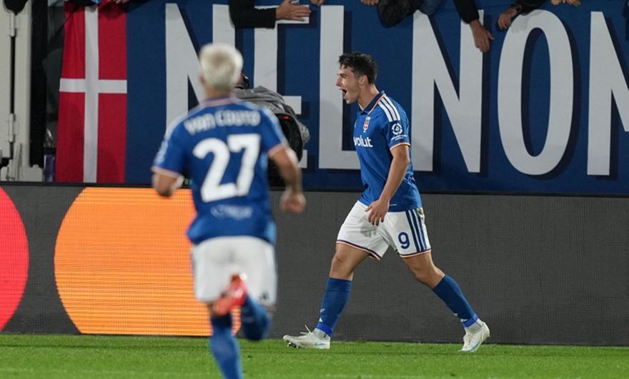 SERIE A: Σκοράρει ακατάπαυστα ο Δουβίκας, δυο γκολ σε 11' απέναντι στη Σασουόλο thumb