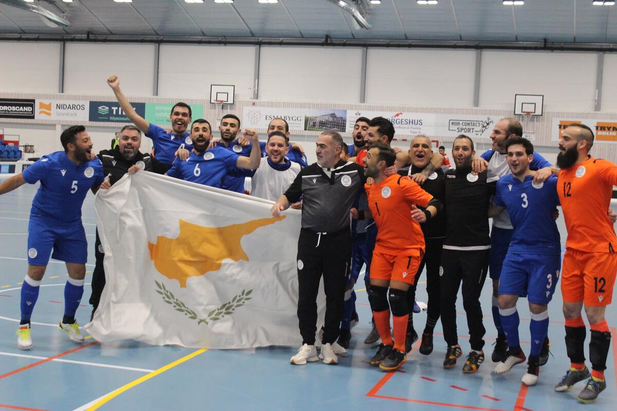 Εθνική Futsal: Πανηγυρικές φωτογραφίες μετά την πρόκριση  thumb