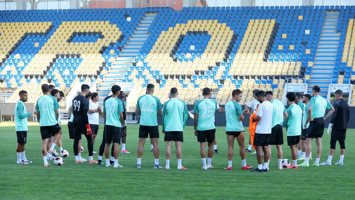 Η τελευταία προπόνηση της ΑΕΚ στο «Stadion Ilie Oana» thumb