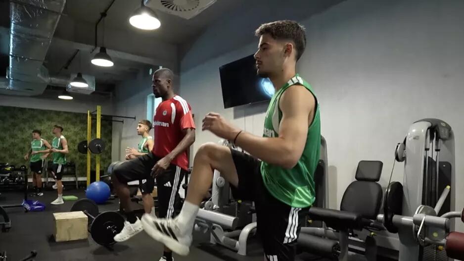 Ομόνοια: Λιώνουν στο γυμναστήριο (Βίντεο) thumb