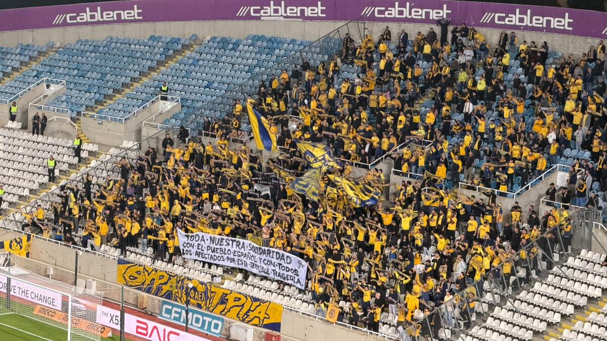 Πανό από τους φίλους της ΑΕΛ για τη τραγωδία στην Ισπανία thumb