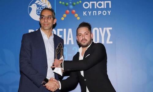 Παραμένει στην προεδρία thumb