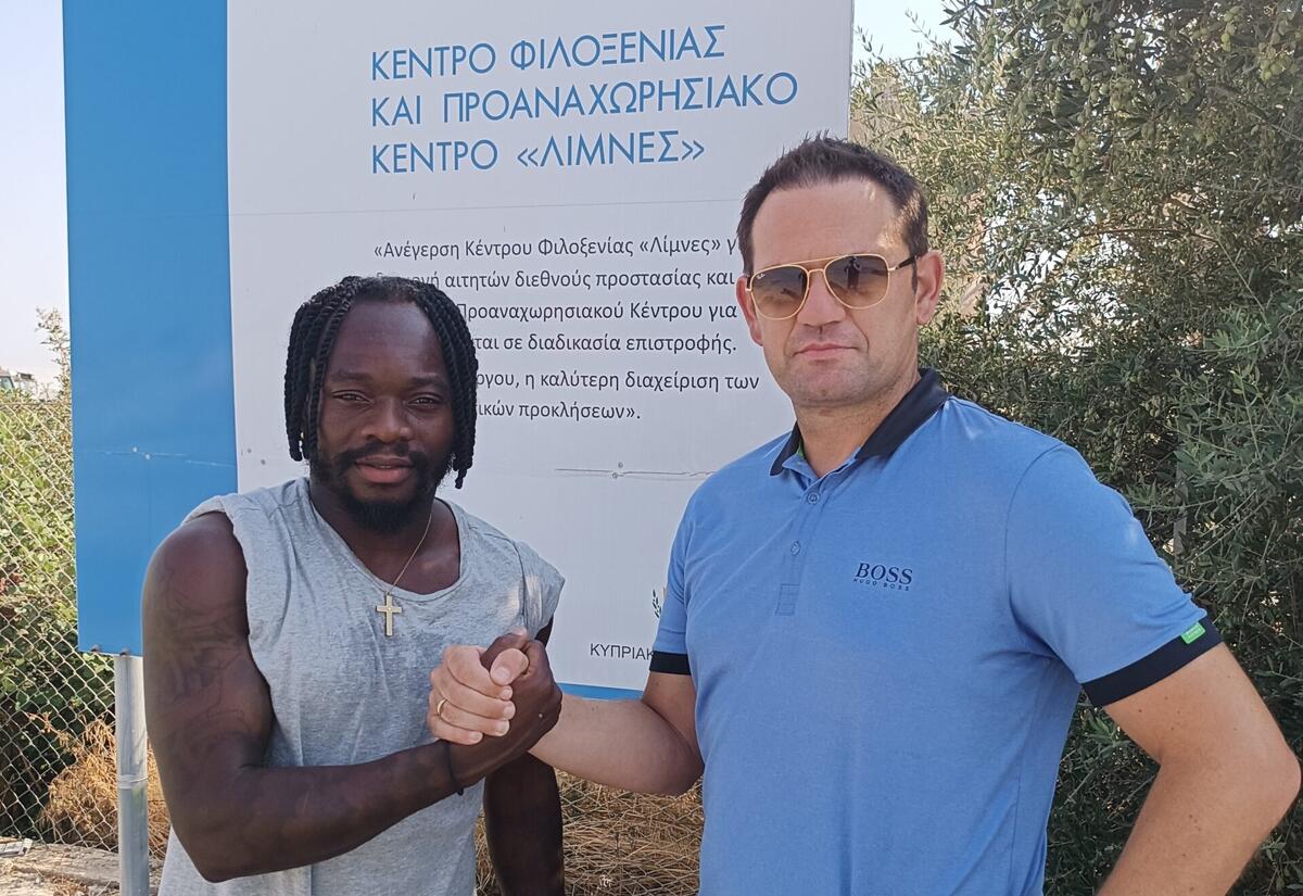 Κανένας ποδοσφαιριστής μόνος του! (video) thumb