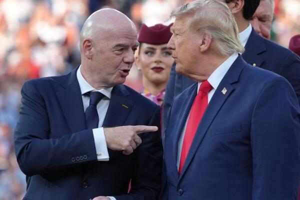 New York Post: Ο Ινφαντίνο παρακαλεί τον Τραμπ για να σώσει τη θέση του! image