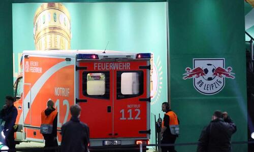 Κατέρρευσε οπαδός της Λειψίας, «σιγή» στο γήπεδο thumb