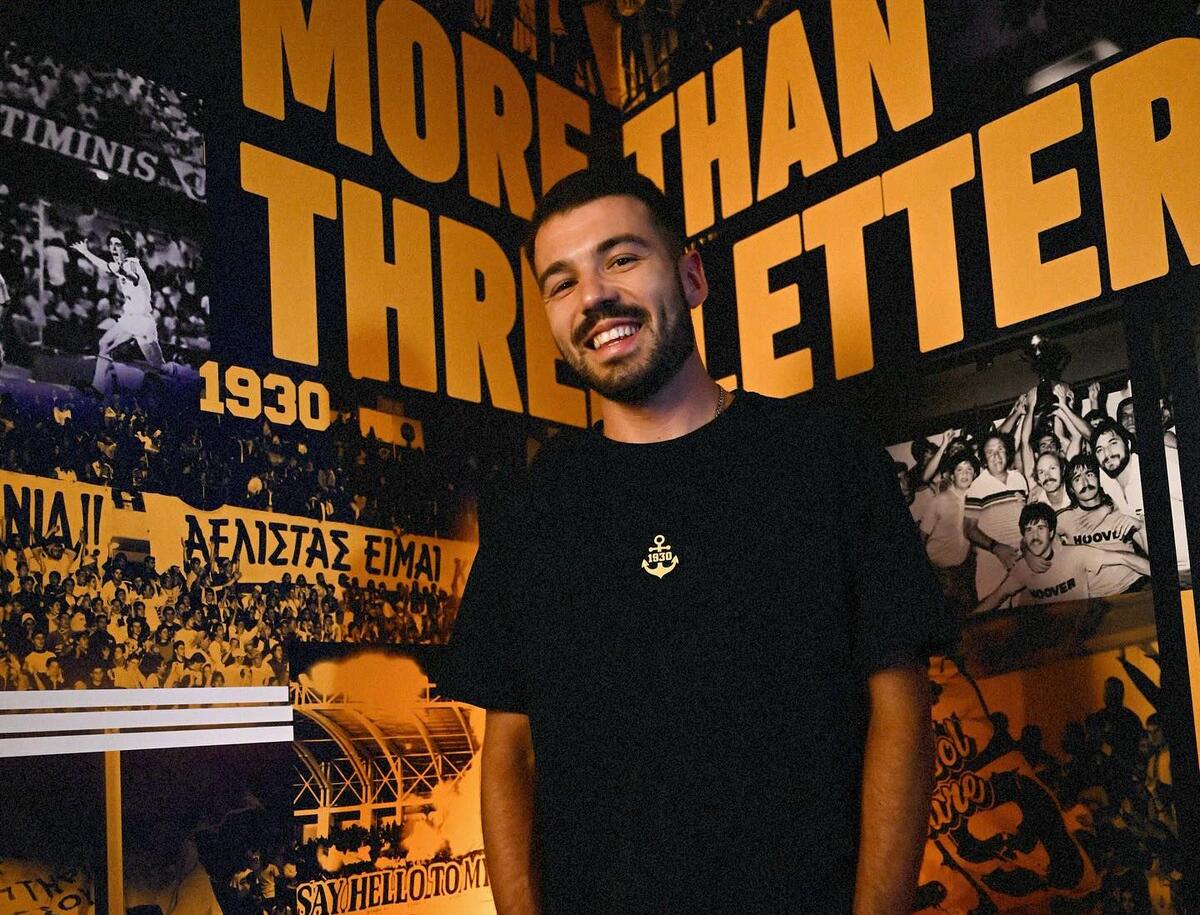 Κονσεϊσάο ντυμένος στα χρώματα της ΑΕΛ (Φωτογραφίες) thumb