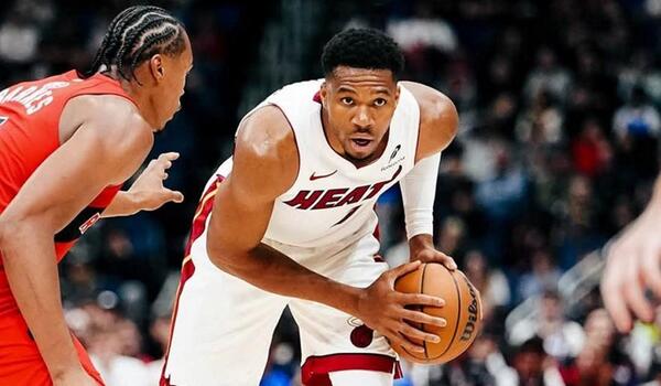 Αντετοκούνμπο: «Σπουδαίο κοπλιμέντο, αλλά απέχω πολύ από τον Μάτζικ Τζόνσον» image