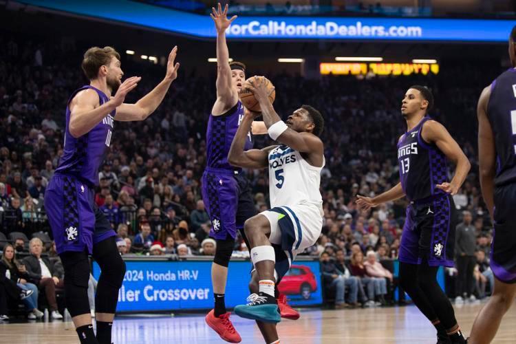 NBA: Παραδόθηκαν στους Τίμπεργουλβς οι Κινγκς thumb