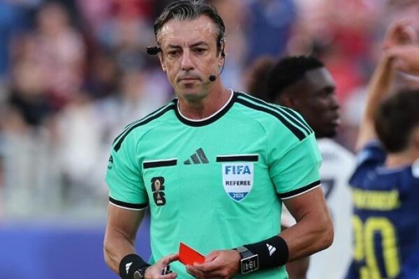 Ασπίδα της FIFA στον διαιτητή που επέκρινε ο Τραμπ για την αποβολή του Μπάλογκαν image