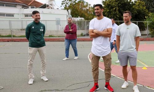 ΦΩΤΟΣ: Κίνηση respect από την Ομόνοια thumb