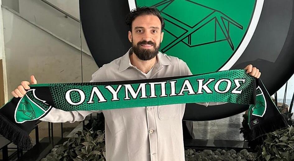 Με το κασκόλ του Ολυμπιακού ο Khalili  thumb