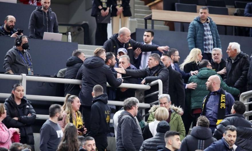 Δεν σεβάστηκε την μονόλεπτη σιγή και τον πέταξαν έξω! thumb