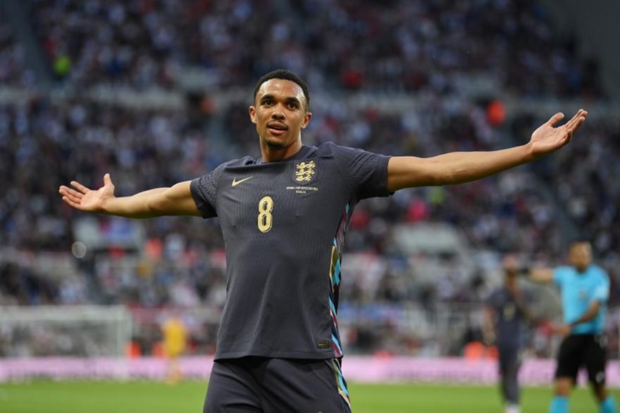 Έσκασε: Στην «βασίλισσα» ο Αλεξάντερ - Άρνολντ! thumb