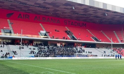 Κι όμως: Ξήλωσαν τα καθίσματα για να μην μπορούν να τα πετάξουν οι οπαδοί thumb