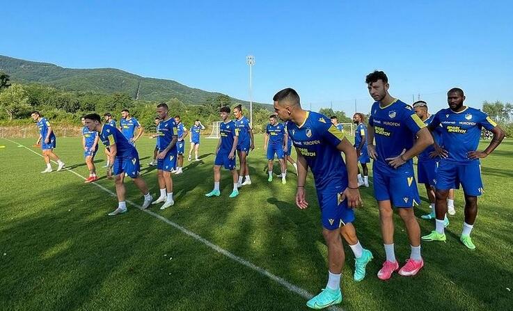 Ομιλία Πουρσαϊτίδη στην προπόνηση του ΑΠΟΕΛ thumb