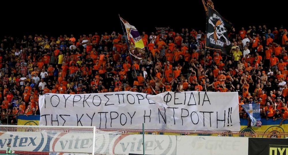 Έρευνα της Αστυνομίας για πανό οπαδών του ΑΠΟΕΛ με υβριστικό περιεχόμενο thumb
