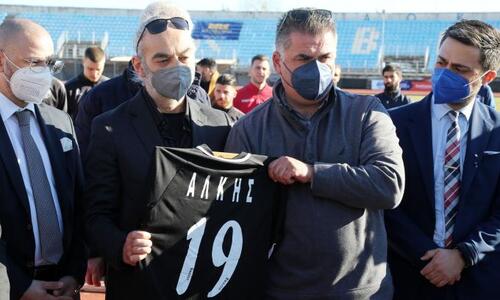 Πατέρας Άλκη: «Να τους πω συλλυπητήρια γιατί δεν είχαν την ευκαιρία να δώσουν το χέρι στον Άλκη» thumb