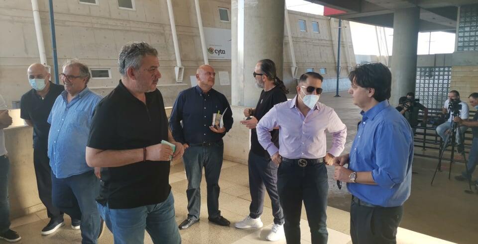 «Πηγαδάκια» και γέλια πριν τη Συνέλευση της ΚΟΠ (pics) thumb