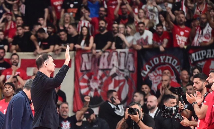 Μπουστάρισμα από τους οπαδούς του Ολυμπιακού: Πάνε ξενοδοχείο πριν τον 5ο τελικό thumb