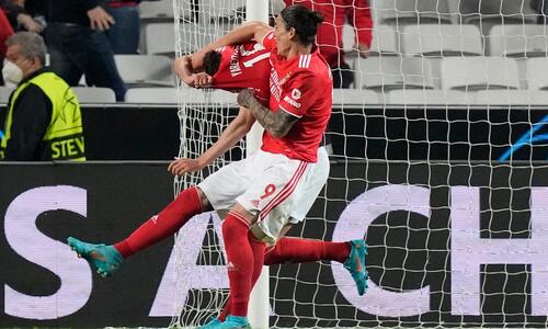 Μπενφίκα - Άγιαξ 2-2: Ο Γιαρέμτσουκ την κράτησε ζωντανή κόντρα στον Αλέ thumb