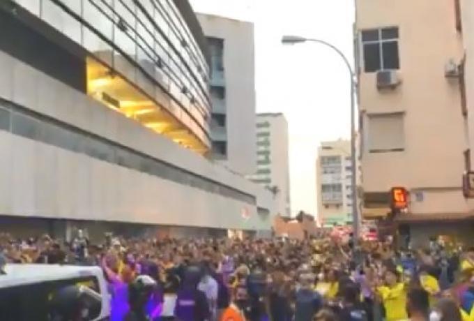 Επικό τρολάρισμα των οπαδών της Κάντιθ: «Που είναι ο Μέσι;» (vid) thumb