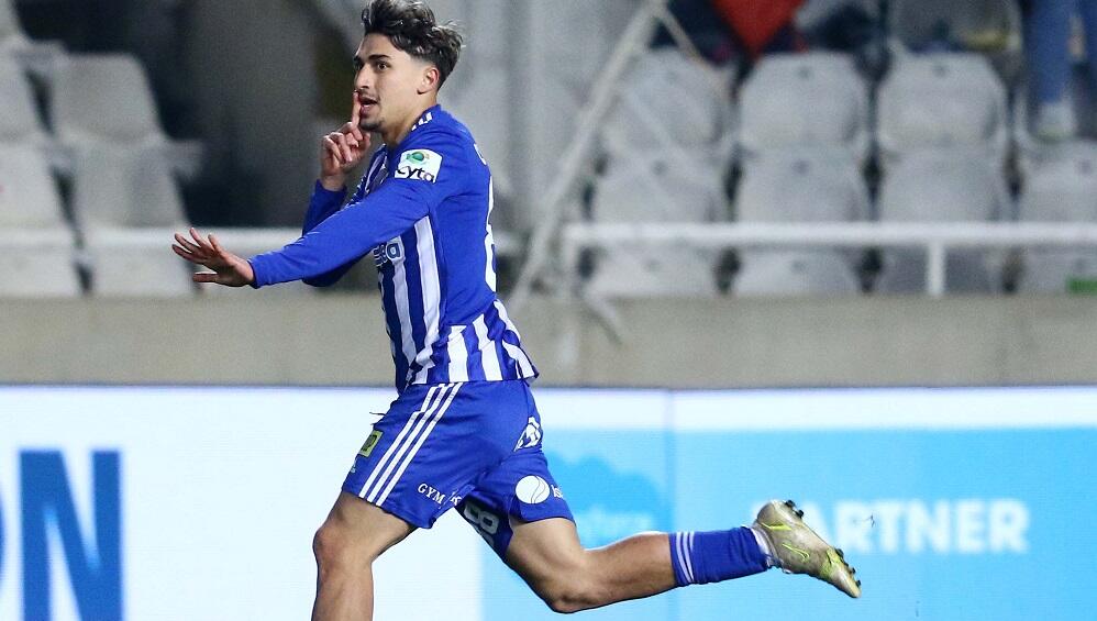 «Στο 2-0 μίλησε ο ποδοσφαιρικός τσαμπουκάς του Χρυσοστόμου. Τρίβει τα χέρια του ο Τιμούρ» thumb
