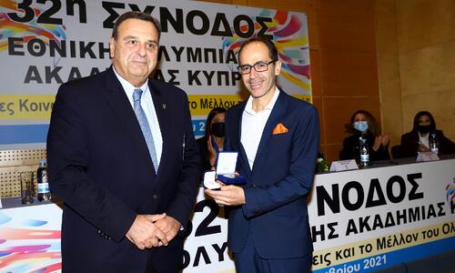  «Ο κ. Ισίδωρος Κούβελος προσφέρει τεράστιες υπηρεσίες για την ανάδειξη του Ολυμπιακού Κινήματος» thumb