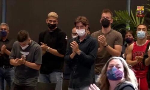 Στο «αντίο» του Μέσι ο Ντεστ εμφανίστηκε σαν... τουρίστας! (pics) thumb