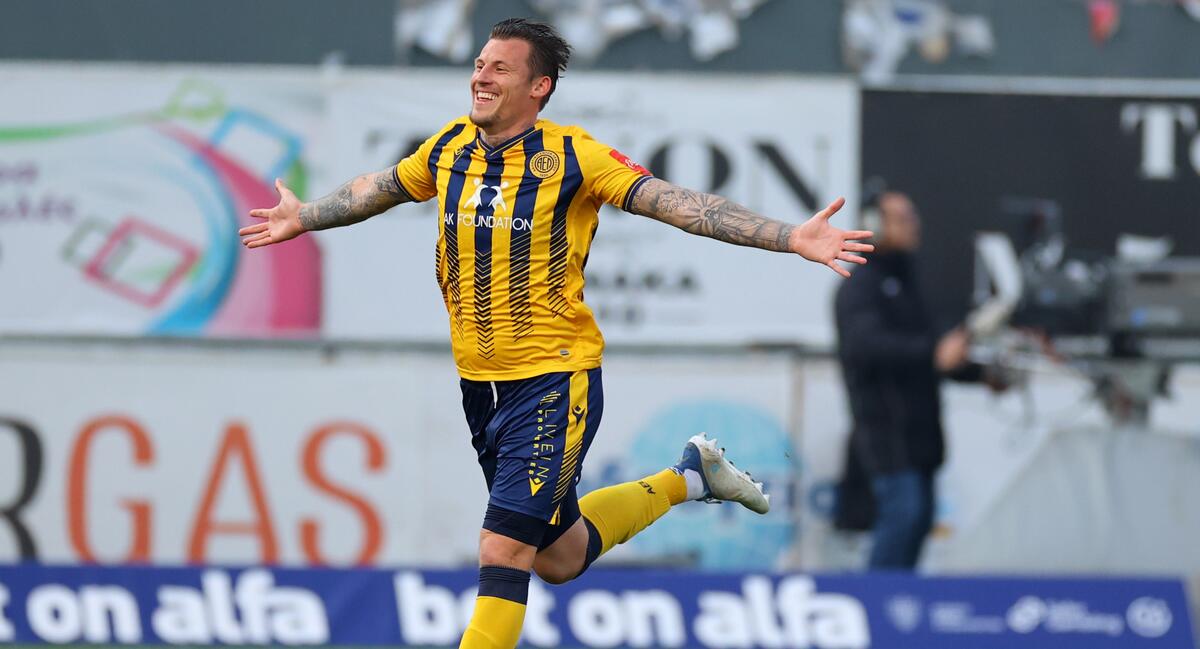 Η... ιδιαίτερη αφιέρωση του Ντεγοέστ! (ΦΩΤΟ) thumb