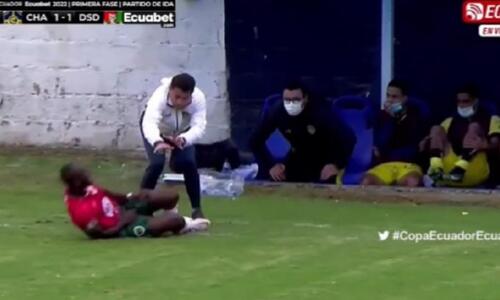Επικό σκηνικό: Προπονητής βρήκε στην... οικογένεια ποδοσφαιριστή (vid) thumb