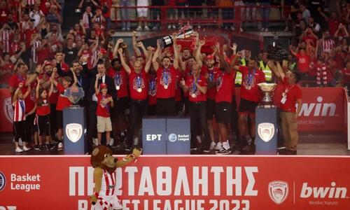 Θρυλική φιέστα στο… δικό του ΣΕΦ thumb