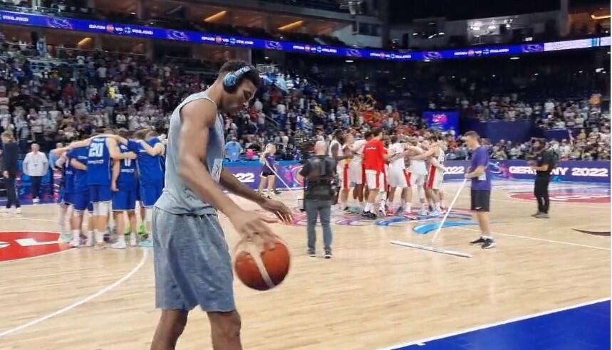 Οι Ισπανοί πανηγύριζαν και ο Γιάννης έκανε προθέρμανση! (vid) thumb