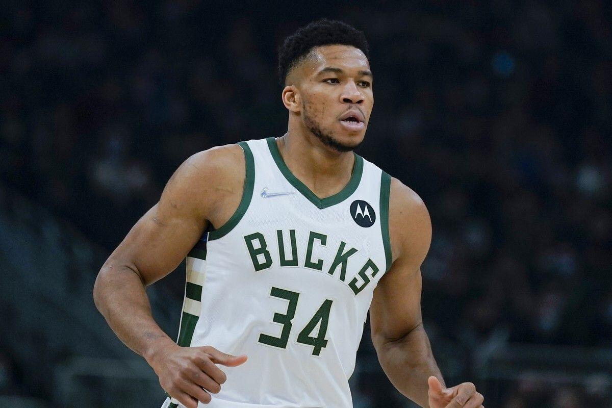 Τρίτη σε πωλήσεις στο NBA η φανέλα του Αντετοκούνμπο thumb