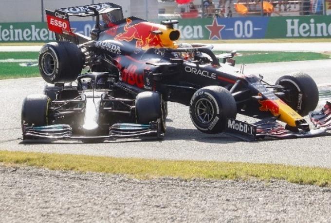 Η Red Bull κατηγορεί τη Mercedes για υπερβολή στον τραυματισμό του Χάμιλτον thumb