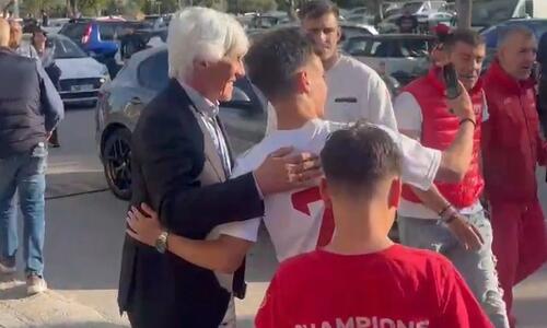 Υπέροχη εικόνα, ο Γιοβάνοβιτς φωτογραφήθηκε με φίλους του Ολυμπιακού thumb
