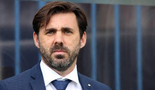 Κλείνει και ξεπερνά τα... συνηθισμένα image
