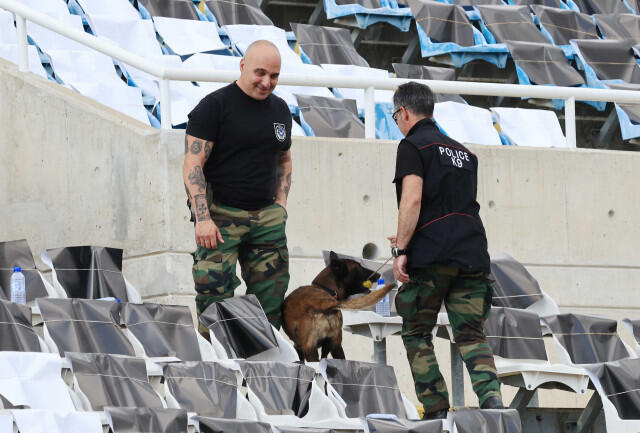 Οι σκύλοι της αστυνομίας στις κερκίδες του ΓΣΠ thumb